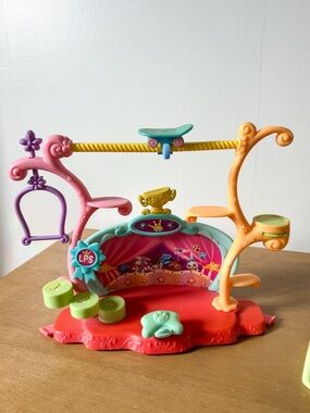 Littlest Pet Shop Tricks N Talent Show Stage Playset